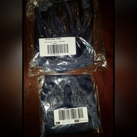 Set of Victoria's Secrets Unlined Long Line Balconette Bra - Picture 6 of 7